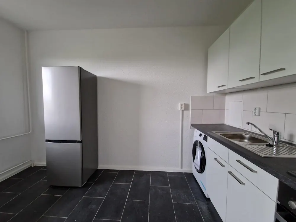 **JETZT EINZEIHEN**3-Zimmer-Wohnung // Einbauküche // Balkon // Bad mit Wanne // DG // ab sofort