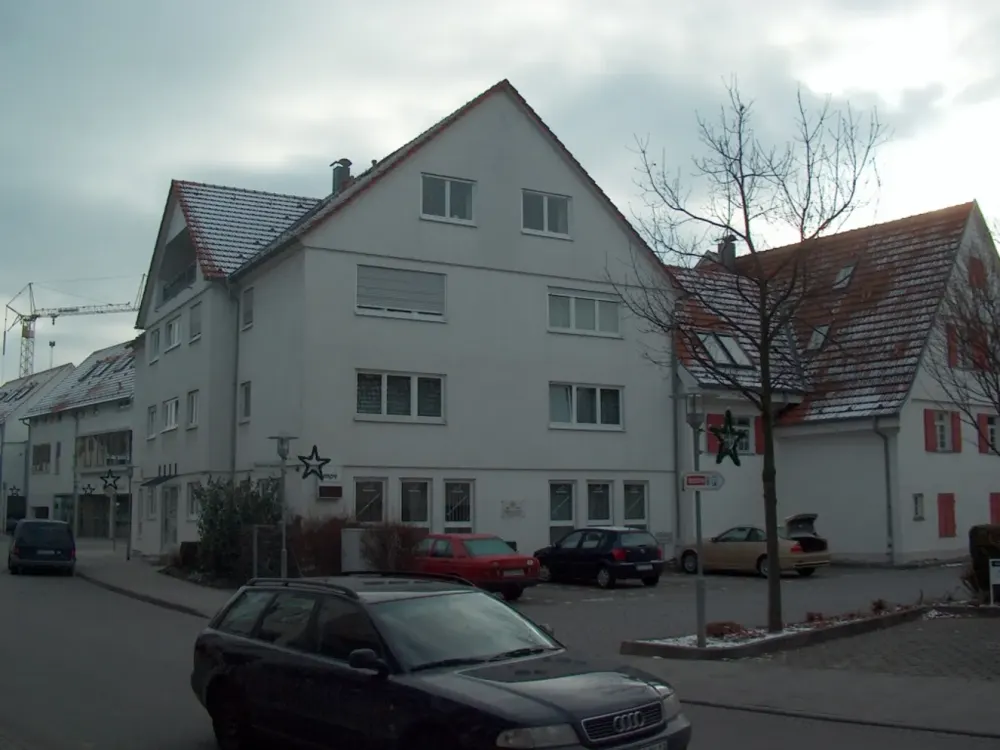 Modernisierte 2,5-Zimmer-DG-Wohnung mit Einbauküche und nutzbarem Dachgeschoßin Deizisau