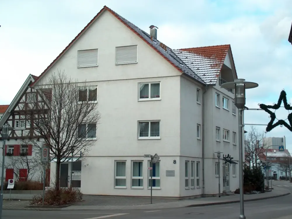 Modernisierte 2,5-Zimmer-DG-Wohnung mit Einbauküche und nutzbarem Dachgeschoßin Deizisau