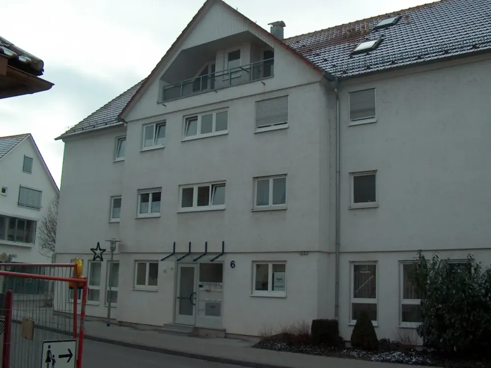 Modernisierte 2,5-Zimmer-DG-Wohnung mit Einbauküche und nutzbarem Dachgeschoßin Deizisau