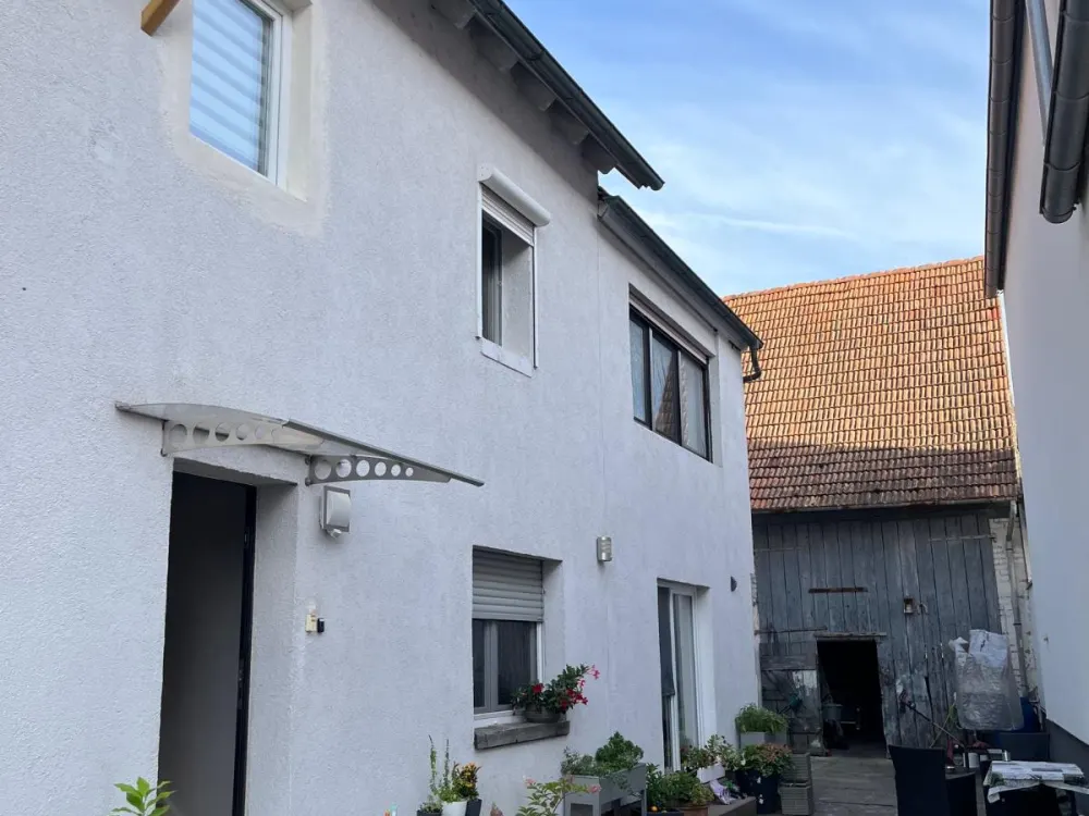 4-Zimmer-Maisonette-Wohnung mit Gartenbereich und Scheune