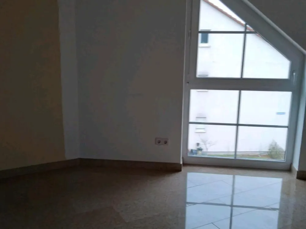 Mietwohnung: 5 Zimmer - Dachgeschoss mit Balkon in Assenheim