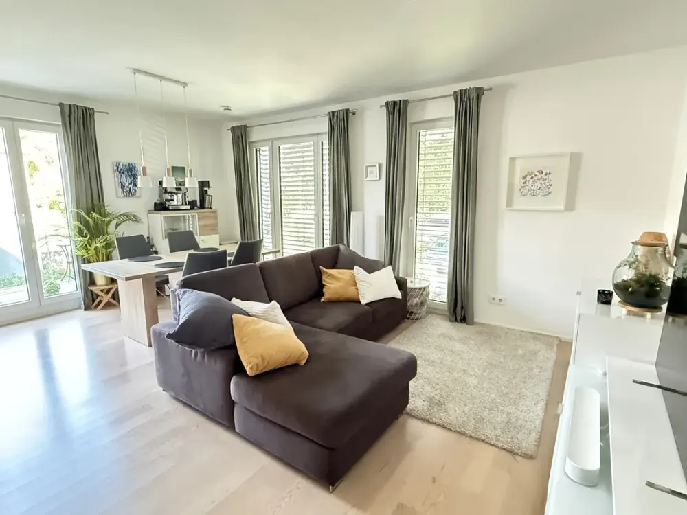 Quiet 2-Room Apartment with Balcony in Solln