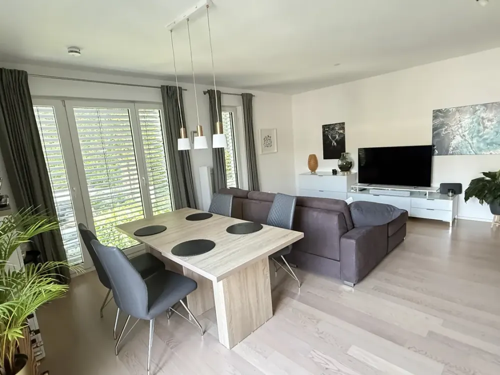 Quiet 2-Room Apartment with Balcony in Solln