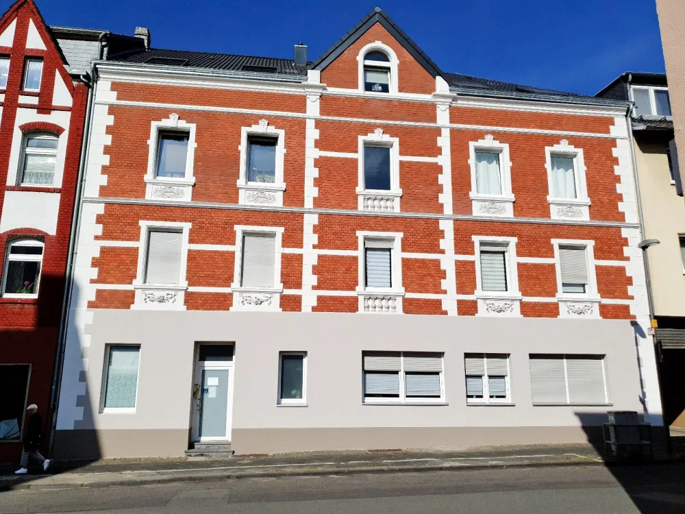 BO-Grumme 2 Rooms plus Large Eat-in Kitchen Available Immediately