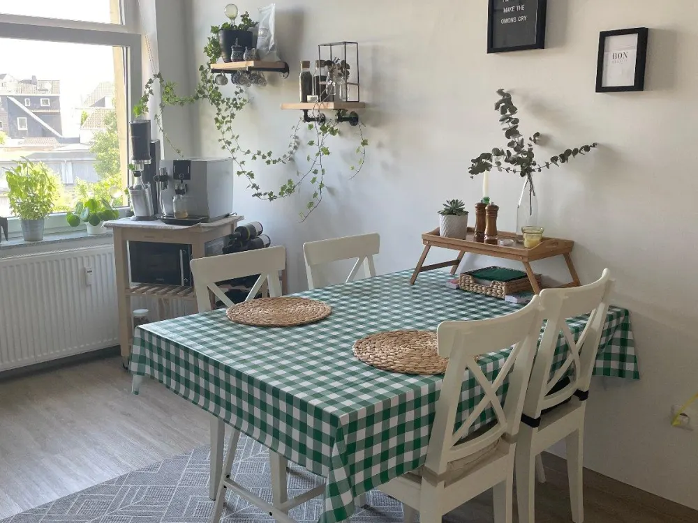 BO-Grumme 2 Rooms plus Large Eat-in Kitchen Available Immediately