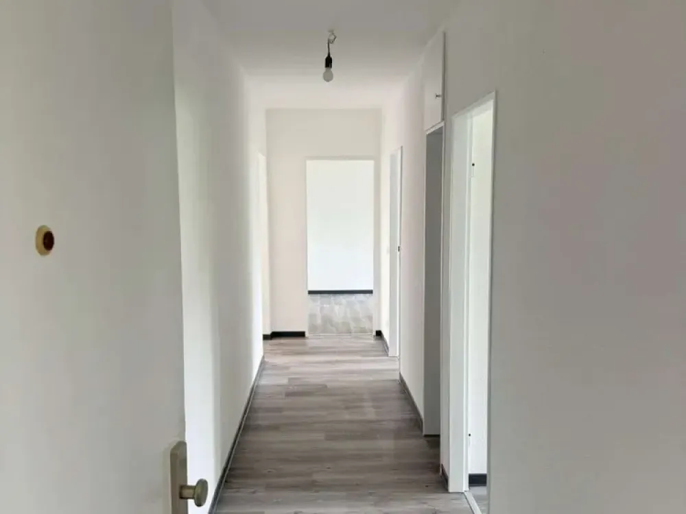 Schöne 2,5 Zimmer Wohnung mit großem Balkon