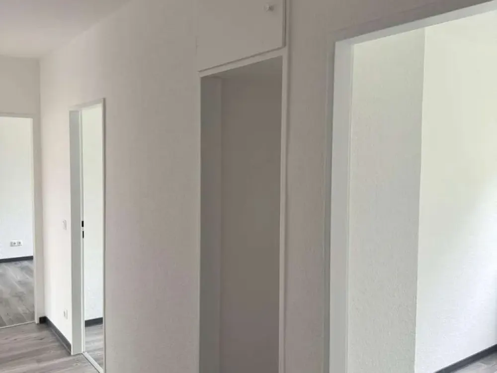 Schöne 2,5 Zimmer Wohnung mit großem Balkon