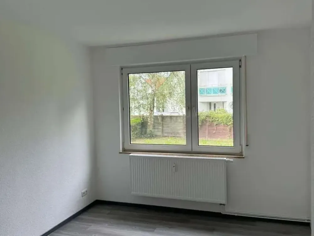 Schöne 2,5 Zimmer Wohnung mit großem Balkon
