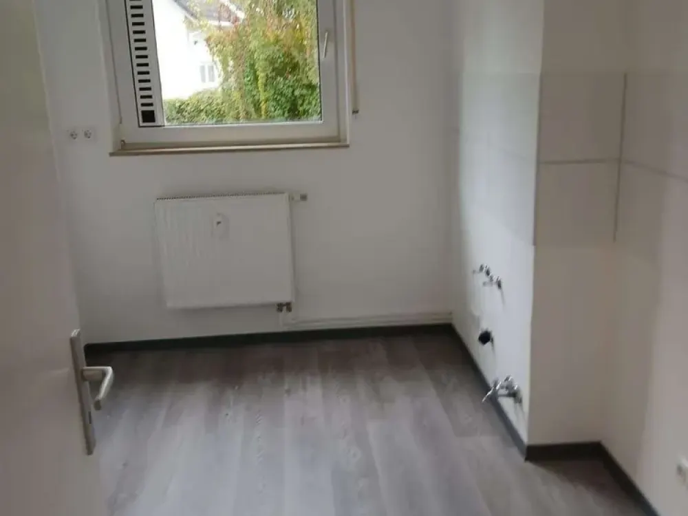 Schöne 2,5 Zimmer Wohnung mit großem Balkon