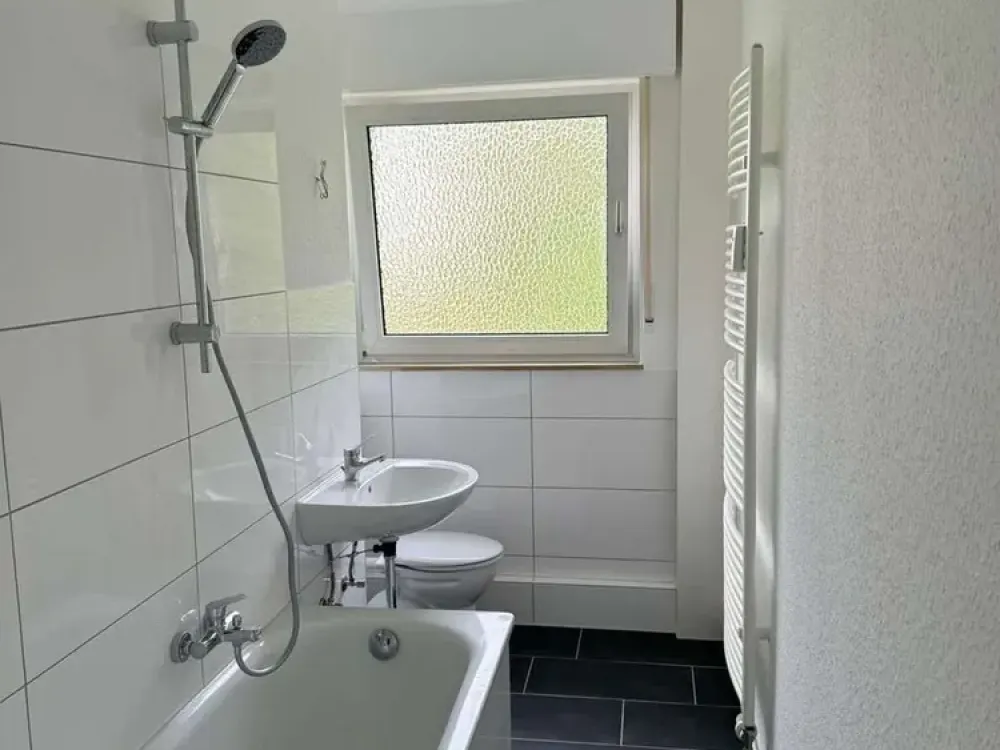Schöne 2,5 Zimmer Wohnung mit großem Balkon
