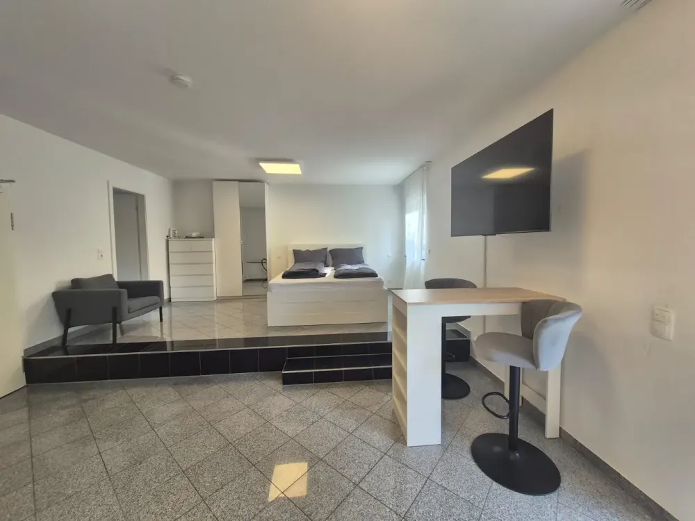 Einzimmerwohnung mit Garten und Terrasse