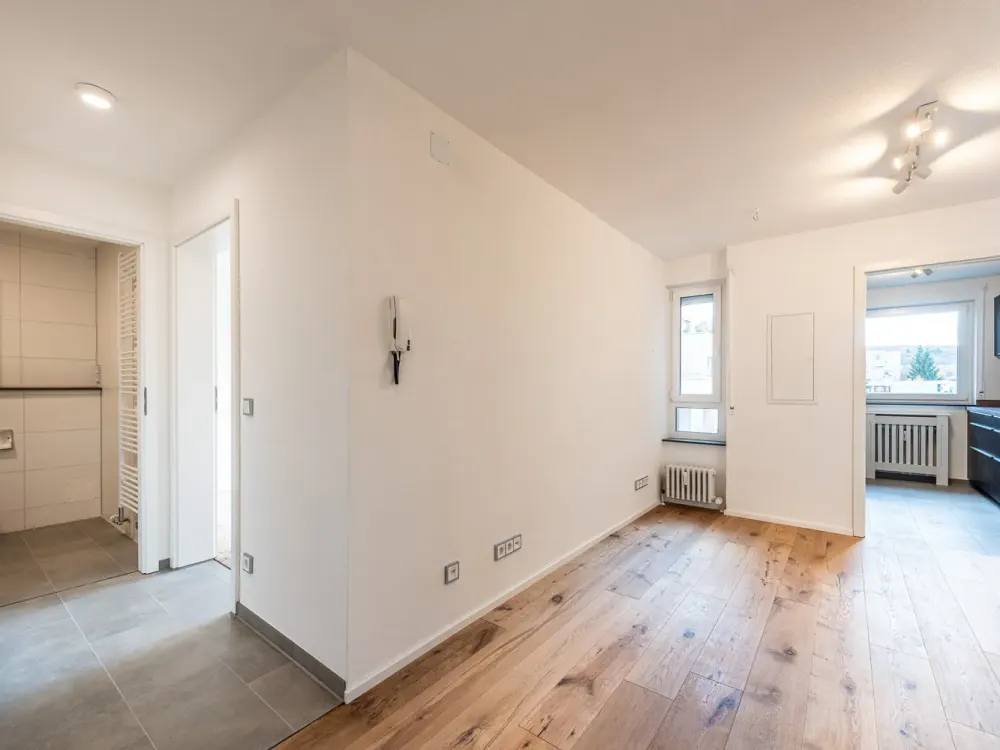Seltene Gelegenheit - hochwertig sanierte 2,5-Zimmer-Wohnung mit Einbauküche