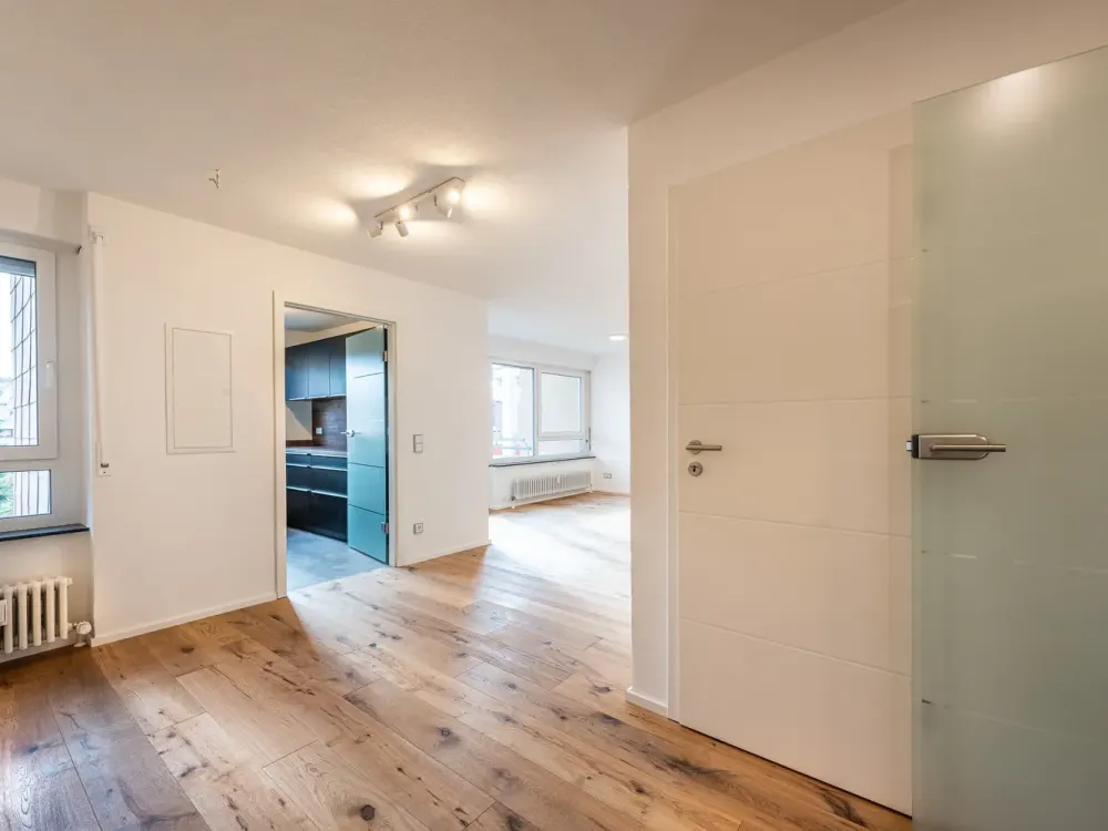 Seltene Gelegenheit - hochwertig sanierte 2,5-Zimmer-Wohnung mit Einbauküche