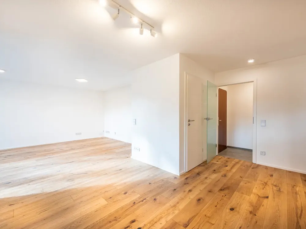 Seltene Gelegenheit - hochwertig sanierte 2,5-Zimmer-Wohnung mit Einbauküche