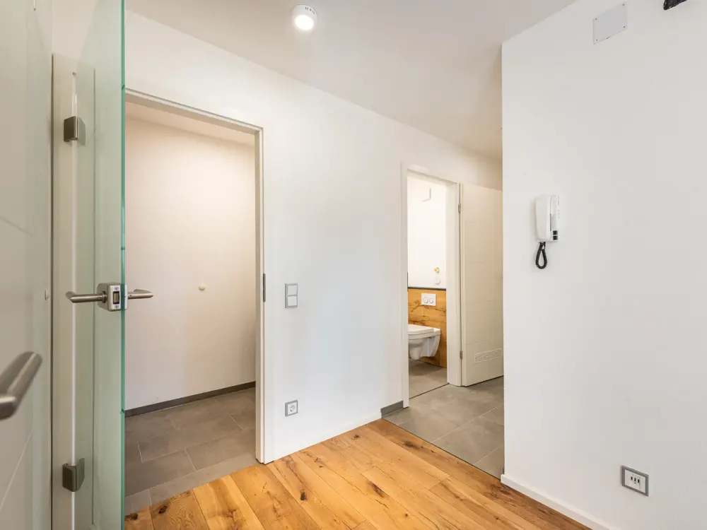 Seltene Gelegenheit - hochwertig sanierte 2,5-Zimmer-Wohnung mit Einbauküche