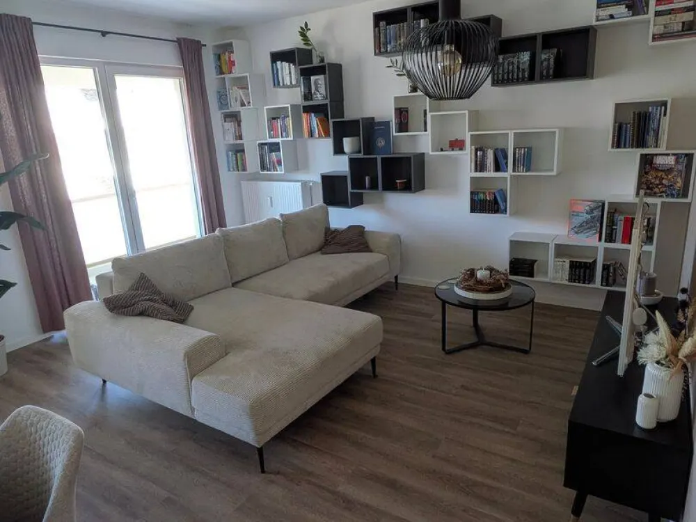 Looking for a new tenant for modern 3-room apartment with fitted kitchen + corner balcony after first occupancy