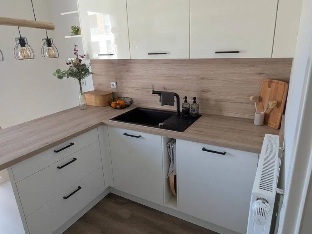 Looking for a new tenant for modern 3-room apartment with fitted kitchen + corner balcony after first occupancy