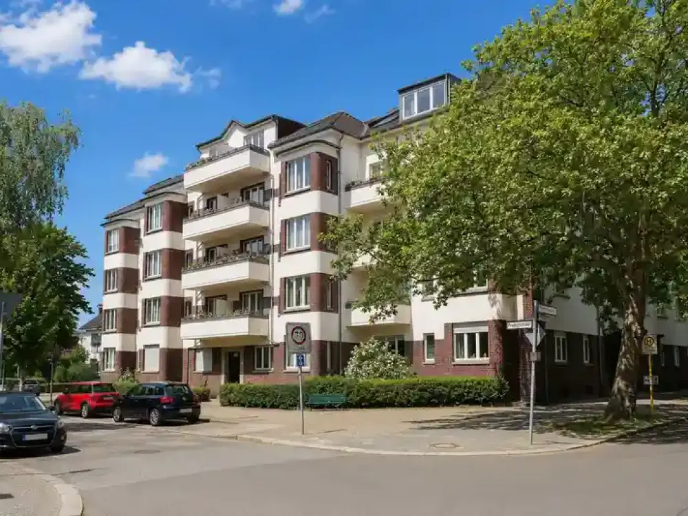 3 Zimmer Dachgeschosswohnung in Westend - frei ab sofort