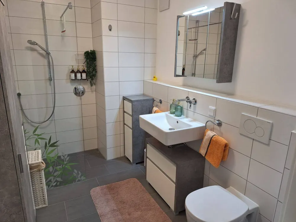 Vollmöblierte 3-Zimmer Wohnung inkl. 2 Stellplätzen