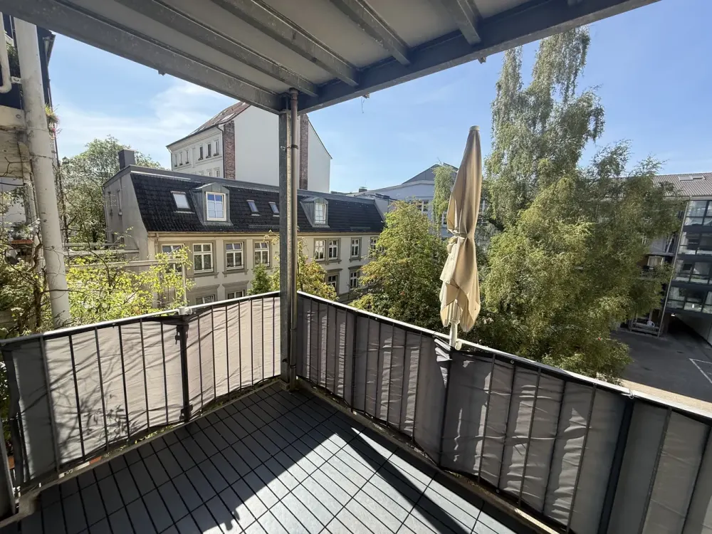 **Befristet auf 3 Jahre** -Alsternah & großzügig: Helle 3-Zimmer-Wohnung mit ruhigem Hofbalkon