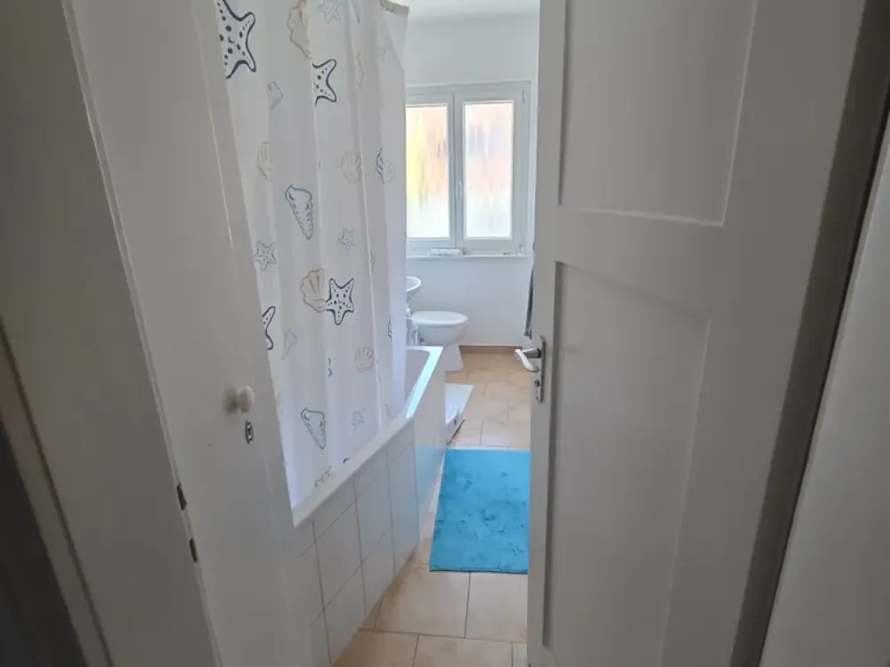 Bright 2-Room Apartment with New Fitted Kitchen and Beautiful View in S West
