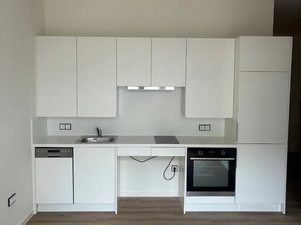 Iranische Straße 4b, 2 Zimmer, EG, Links 3