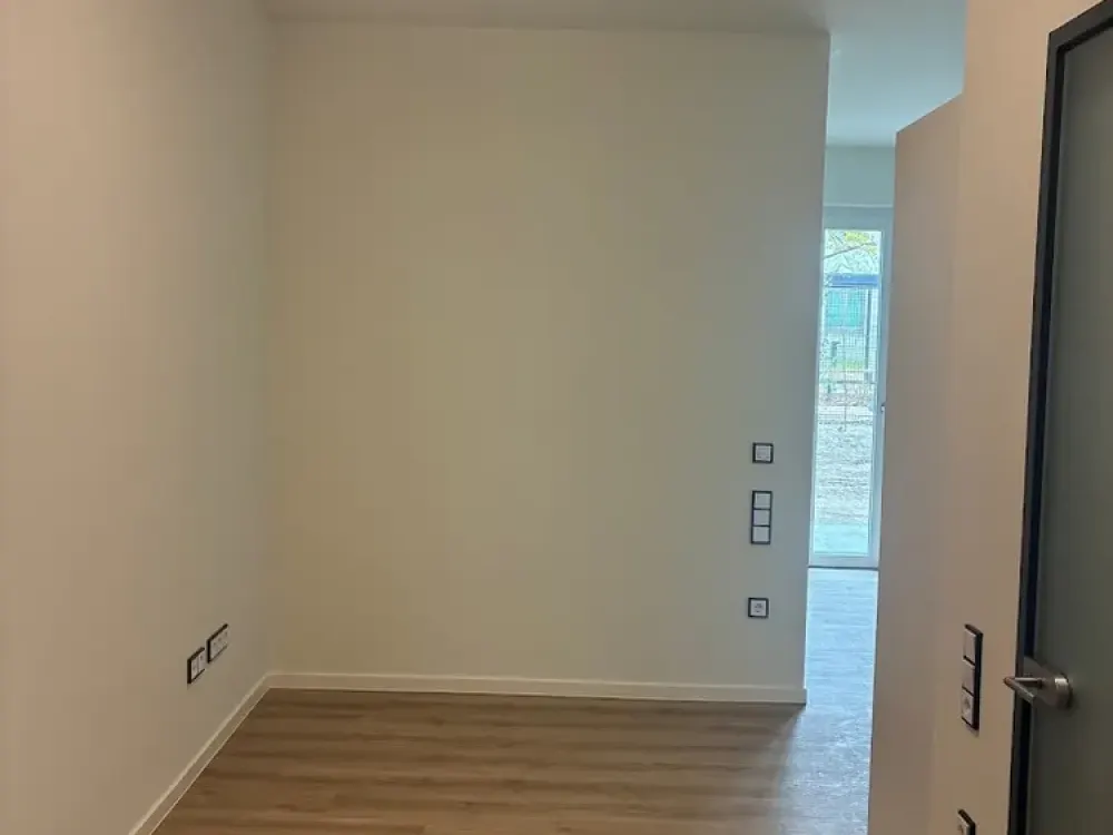 Iranische Straße 4b, 2 Zimmer, EG, Links 3