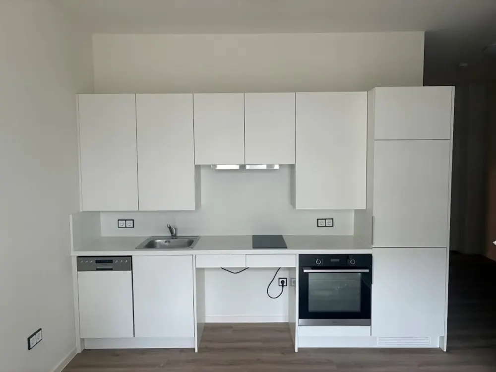 Iranische Straße 4b, 2 Zimmer, EG, Links 3