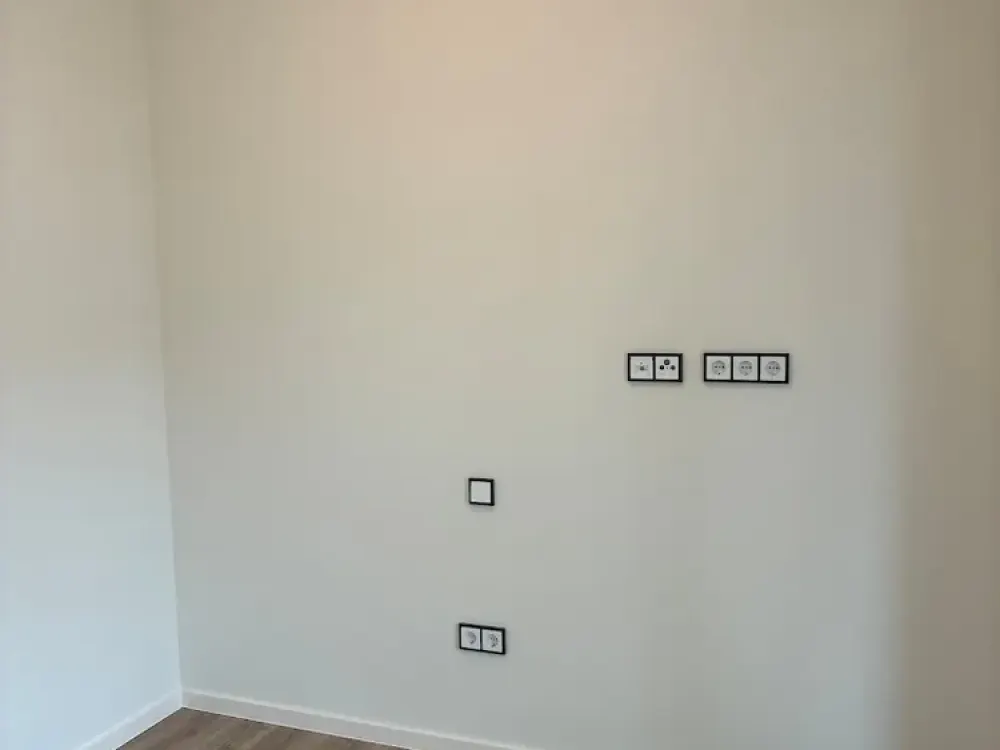 Iranische Straße 4b, 2 Zimmer, EG, Links 3
