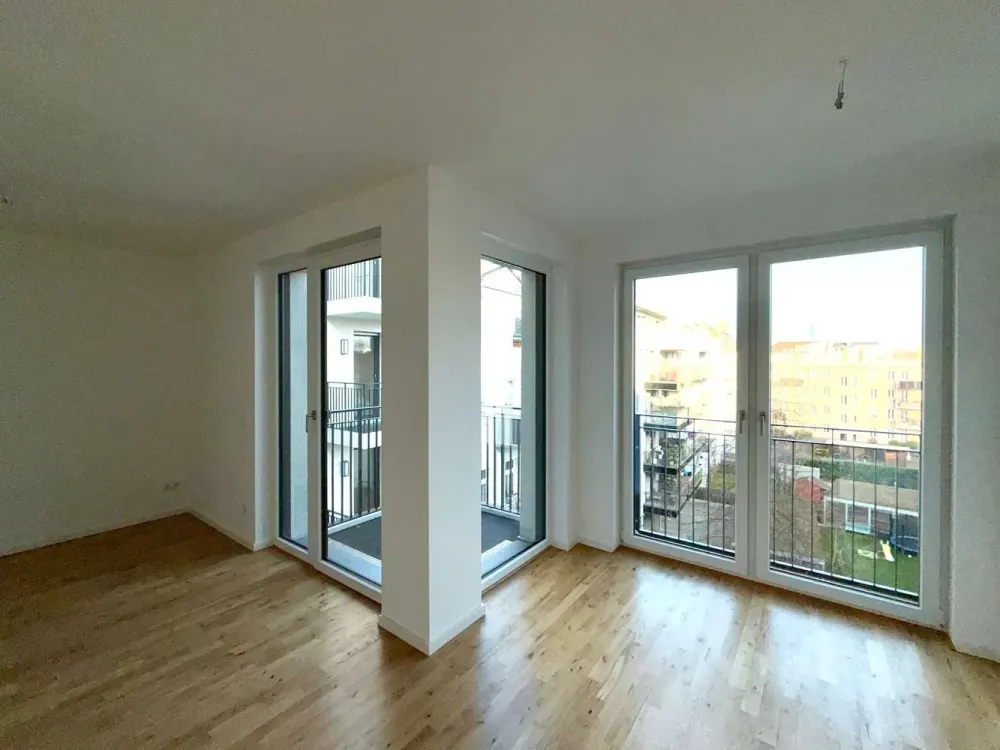 Erstbezug /// Perfekte 2-Zimmer-Wohnung mit Parkett, Balkon und Einbauküche.