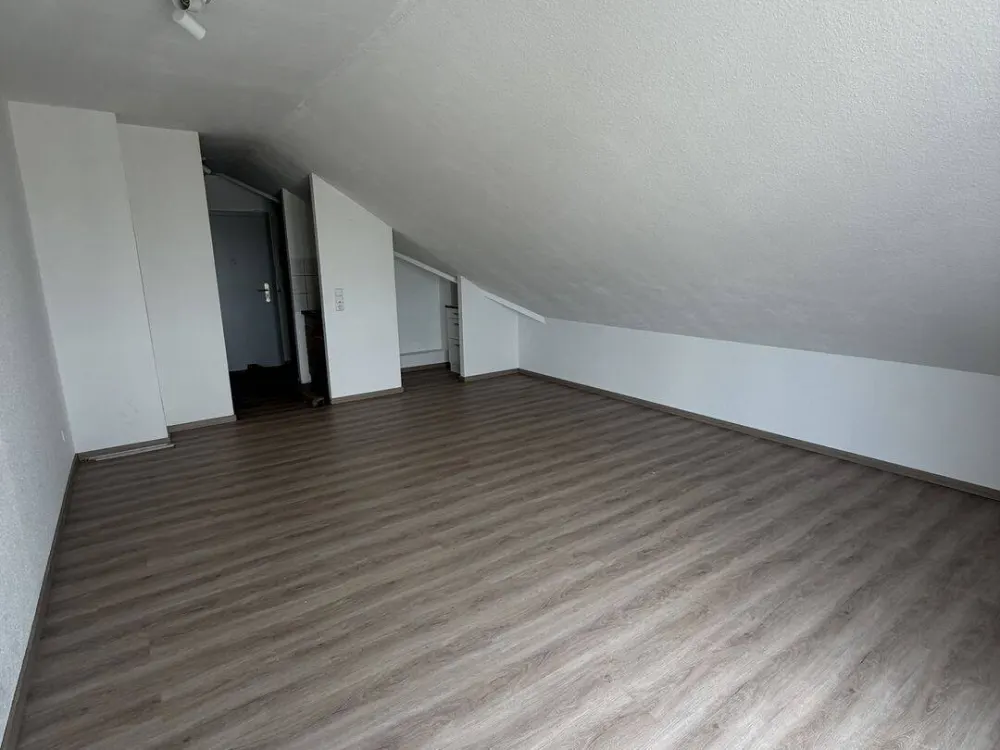 Ruhige 1-Zimmer-Dachgeschosswohnung mit Balkon, Nähe Klinikum & Uni