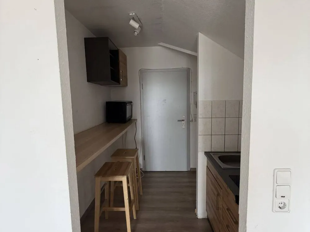 Ruhige 1-Zimmer-Dachgeschosswohnung mit Balkon, Nähe Klinikum & Uni
