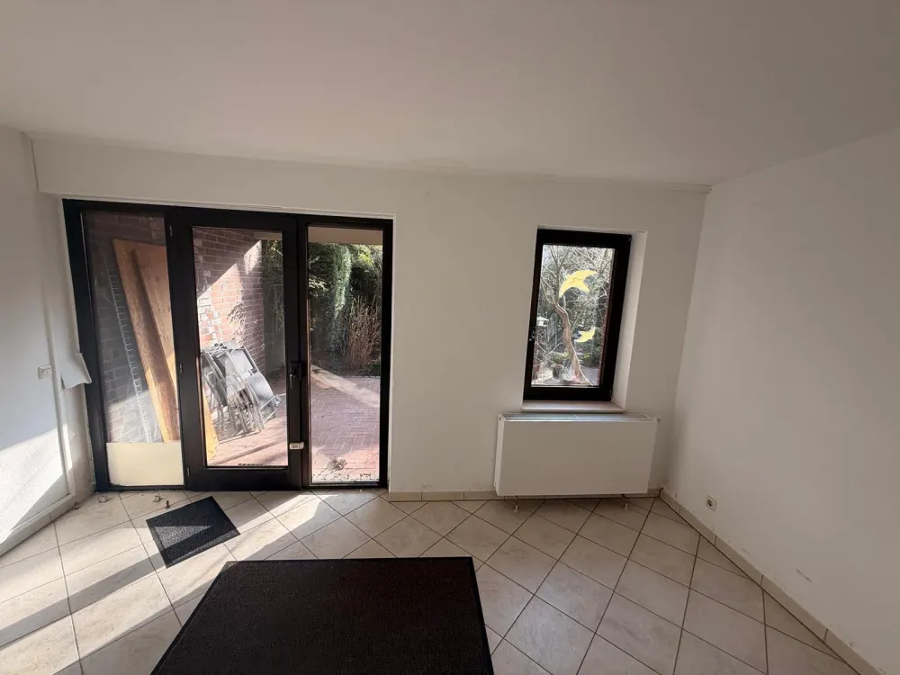 Frisch renovierte 2-Zimmer Erdgeschosswohnung mit Gartenanteil