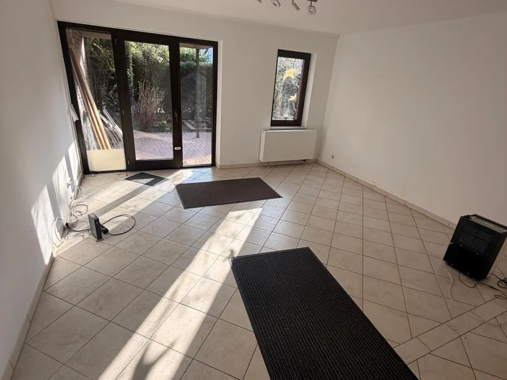 Frisch renovierte 2-Zimmer Erdgeschosswohnung mit Gartenanteil