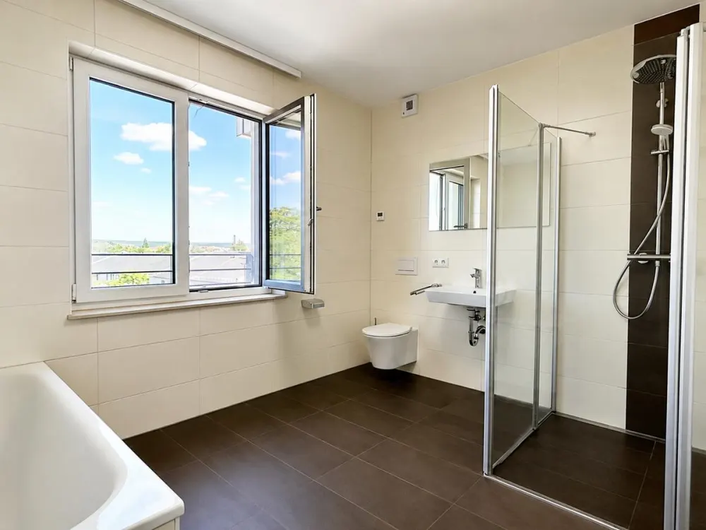 Exklusives Wohnen in der Dresdner Hafencity, 4 Zimmer mit traumhaftem Elbblick