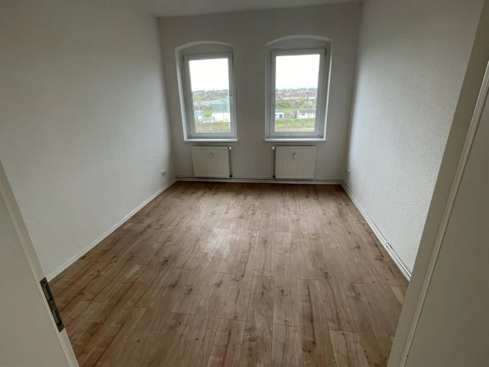 Frisch renovierte 3-Raum Wohnung mit Einbauküche in Dölzig 04435
