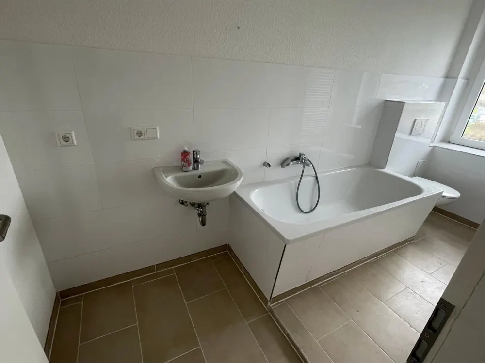 Frisch renovierte 3-Raum Wohnung mit Einbauküche in Dölzig 04435