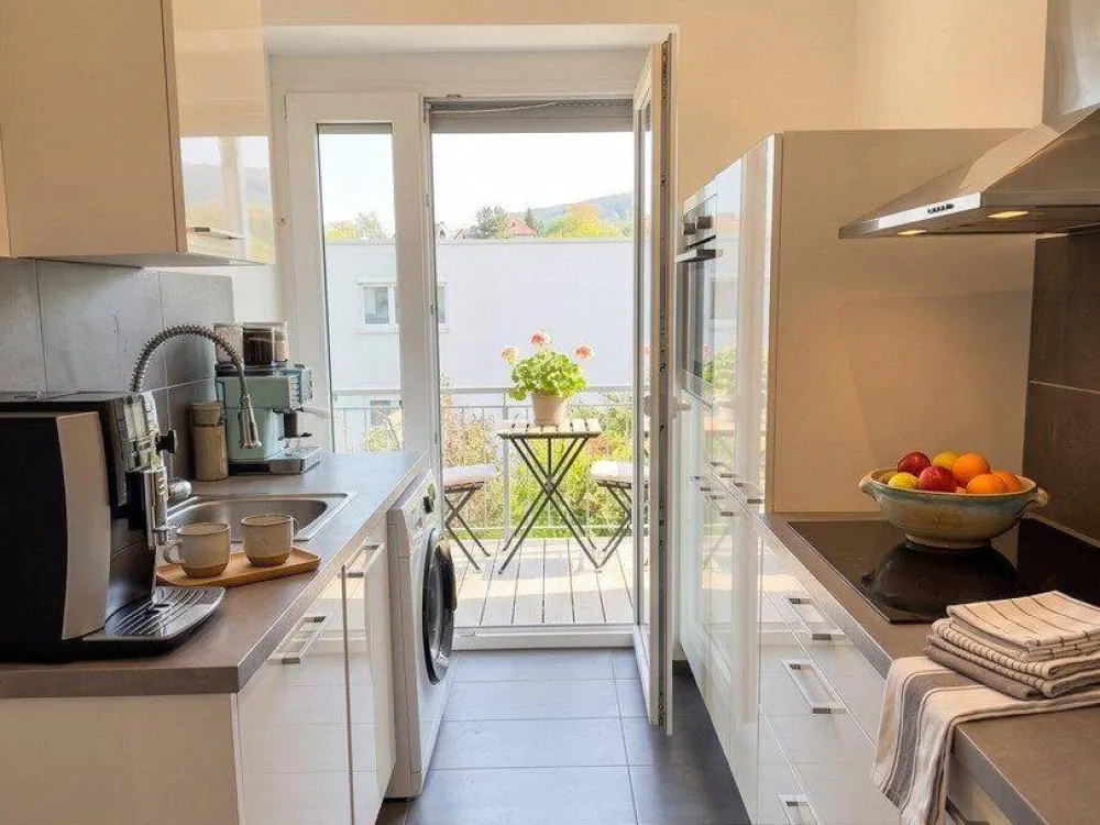 Stilvolles Wohnen im Stuttgarter Osten: Sanierte 3-Zimmer-Wohnung mit großem Balkon & EBK