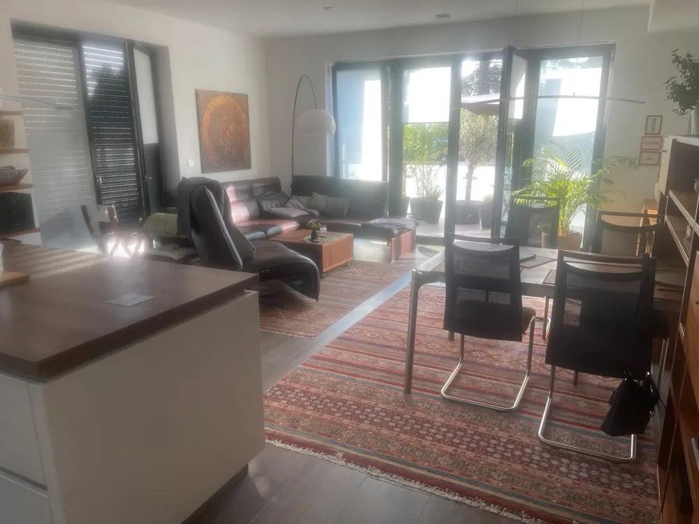 Moderne Wohnung / BJ 23 / 24 /105qm / 30 qm Balkon / Tiefgarage