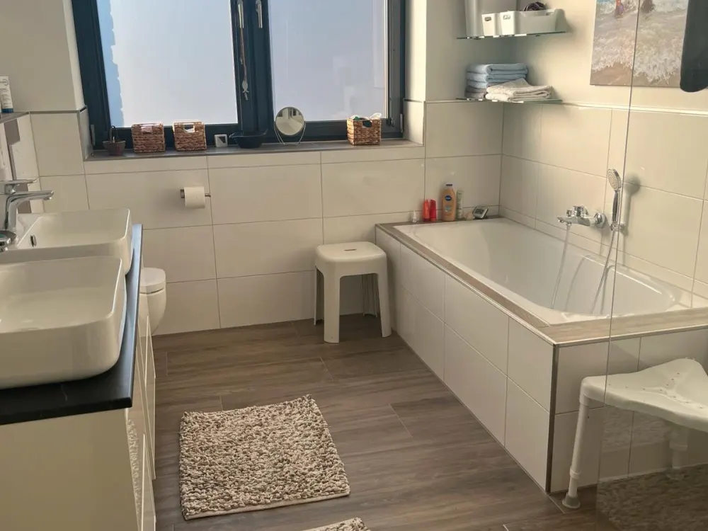 Moderne Wohnung / BJ 23 / 24 /105qm / 30 qm Balkon / Tiefgarage