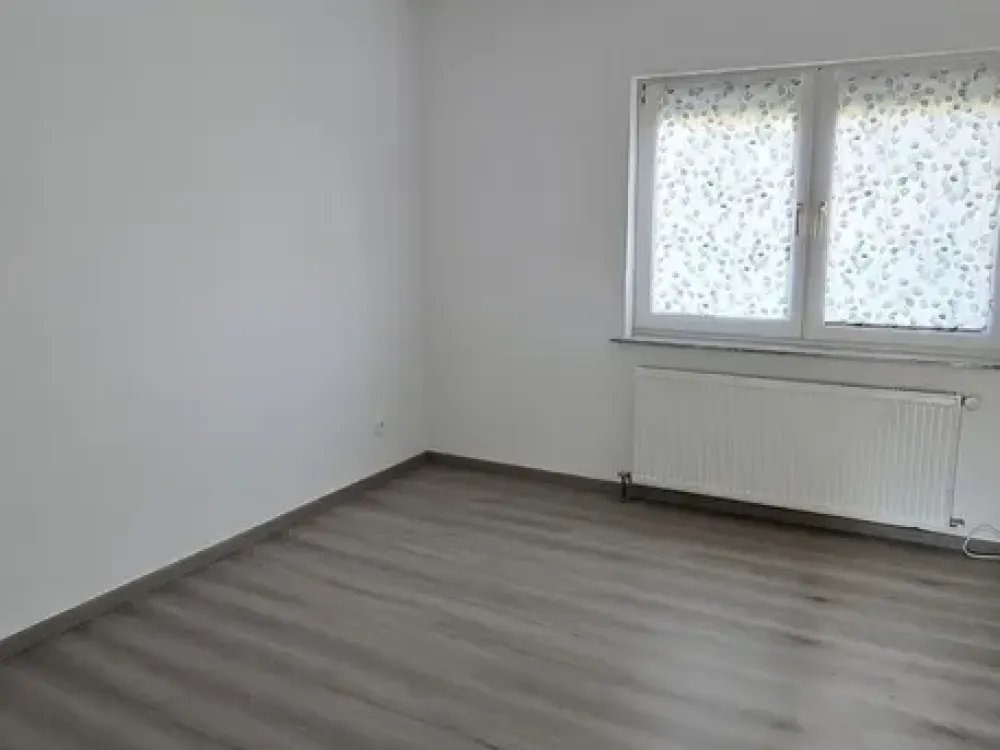 Charmante 3,5-Zimmer-Wohnung mit eigenem Garten und Garage in ruhiger Bestlage im Hochparterre