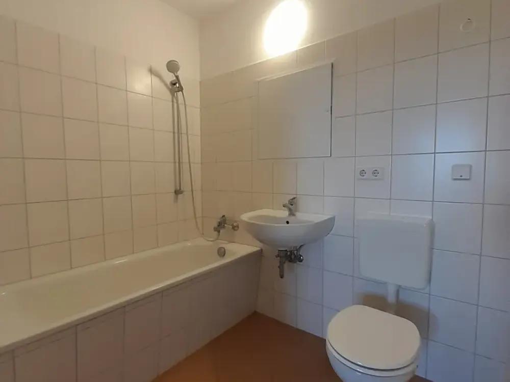 Schöne helle 3 Raum Wohnung mit Balkon in ruhiger Lage
