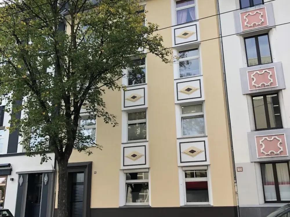 MODERNIZED 3-ROOM APARTMENT IN DÜSSELDORF BILK