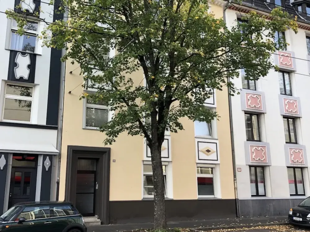MODERNIZED 3-ROOM APARTMENT IN DÜSSELDORF BILK