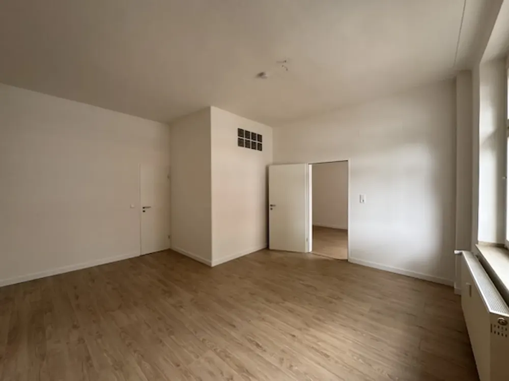 MODERNIZED 3-ROOM APARTMENT IN DÜSSELDORF BILK