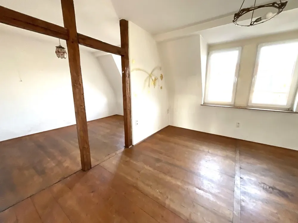 **3 Nettokaltmieten geschenkt beim Einzug**Individuelle 2,5-Zimmer-Wohnung zur Eigenrenovierung