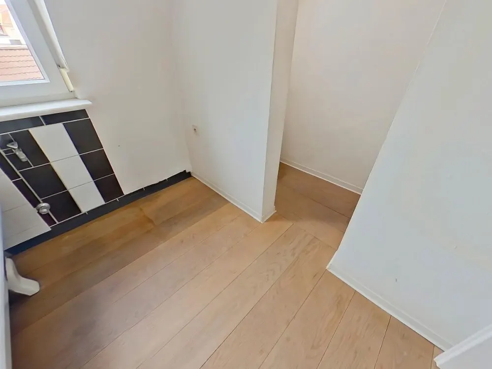 **3 Nettokaltmieten geschenkt beim Einzug**Individuelle 2,5-Zimmer-Wohnung zur Eigenrenovierung