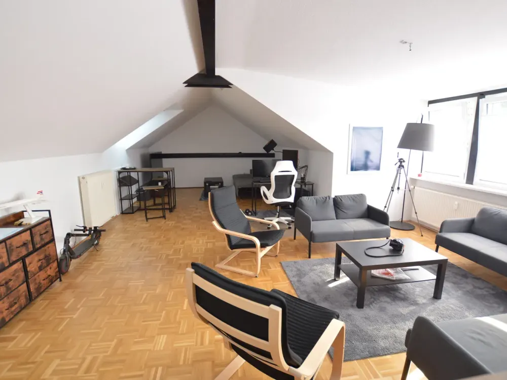Rönpagel Immobilien - Langenhagen: Schöne helle DG Wohnung + Parkett + EBK optional