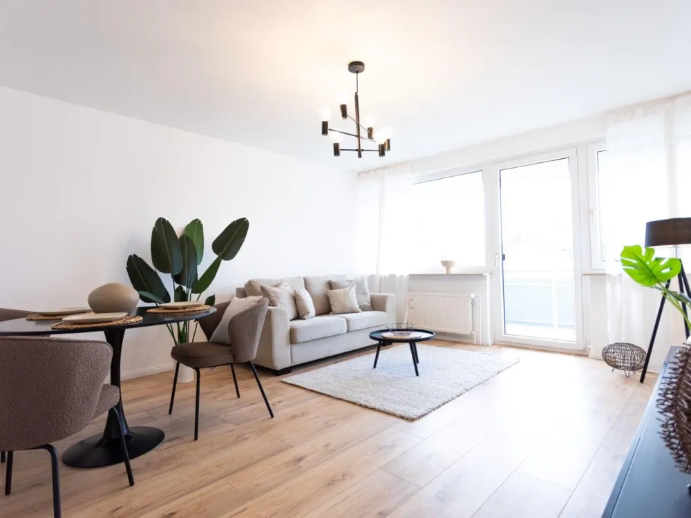 Sehr schöne 3 Zimmerwohnung mit Balkon, Einbauküche und Garage